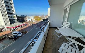 Appartement mit Badewanne am Strand und Balkon
